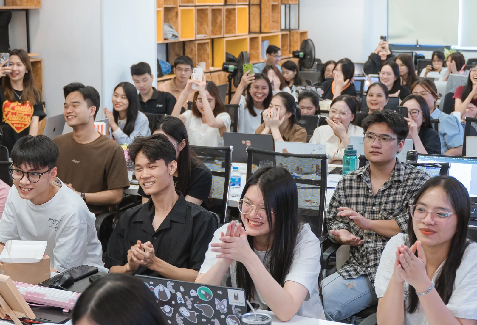 Không gian làm việc mở tại văn phòng BICA Holdings Hà Nội