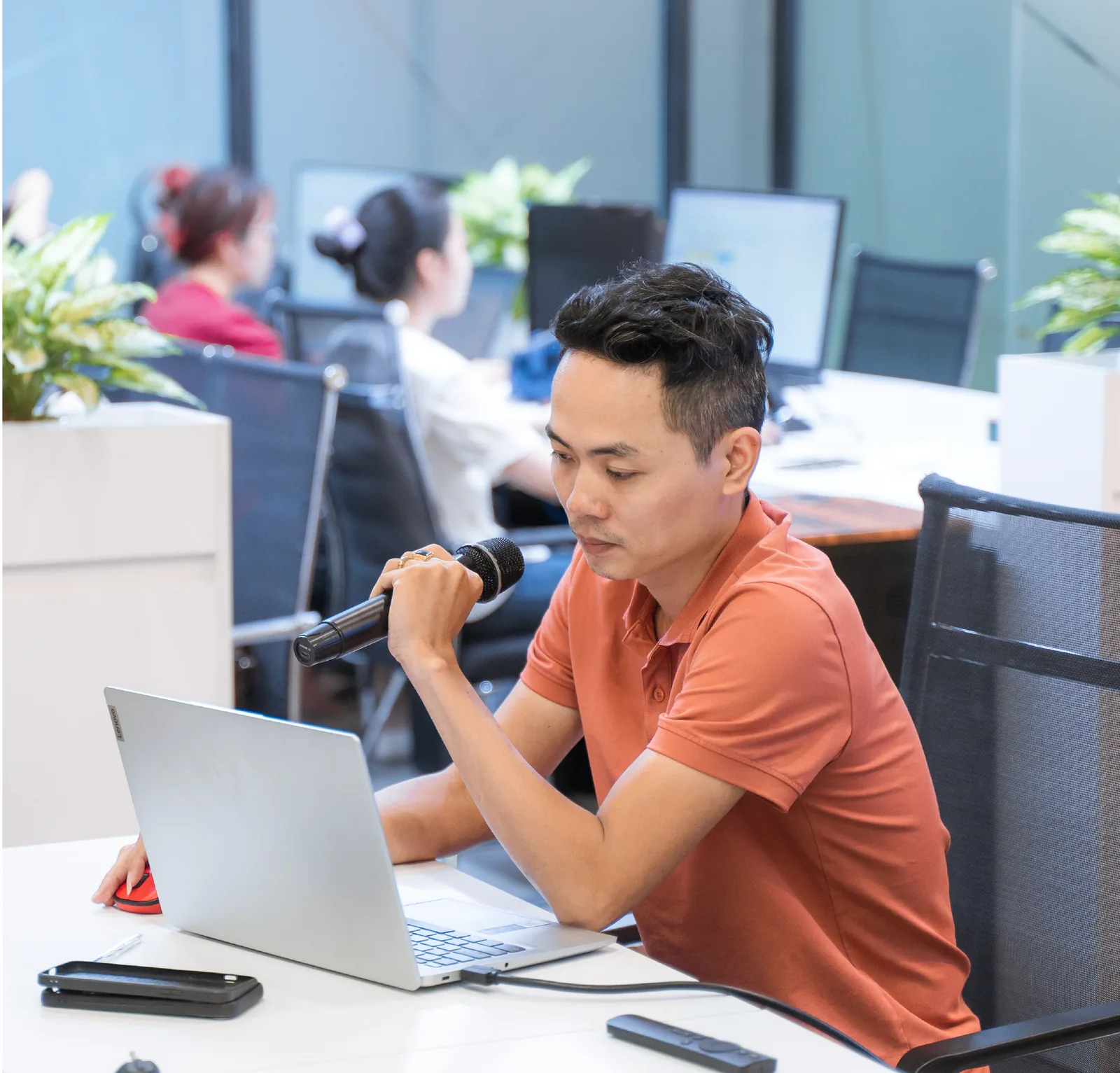 Nhân viên BICA làm việc tại văn phòng